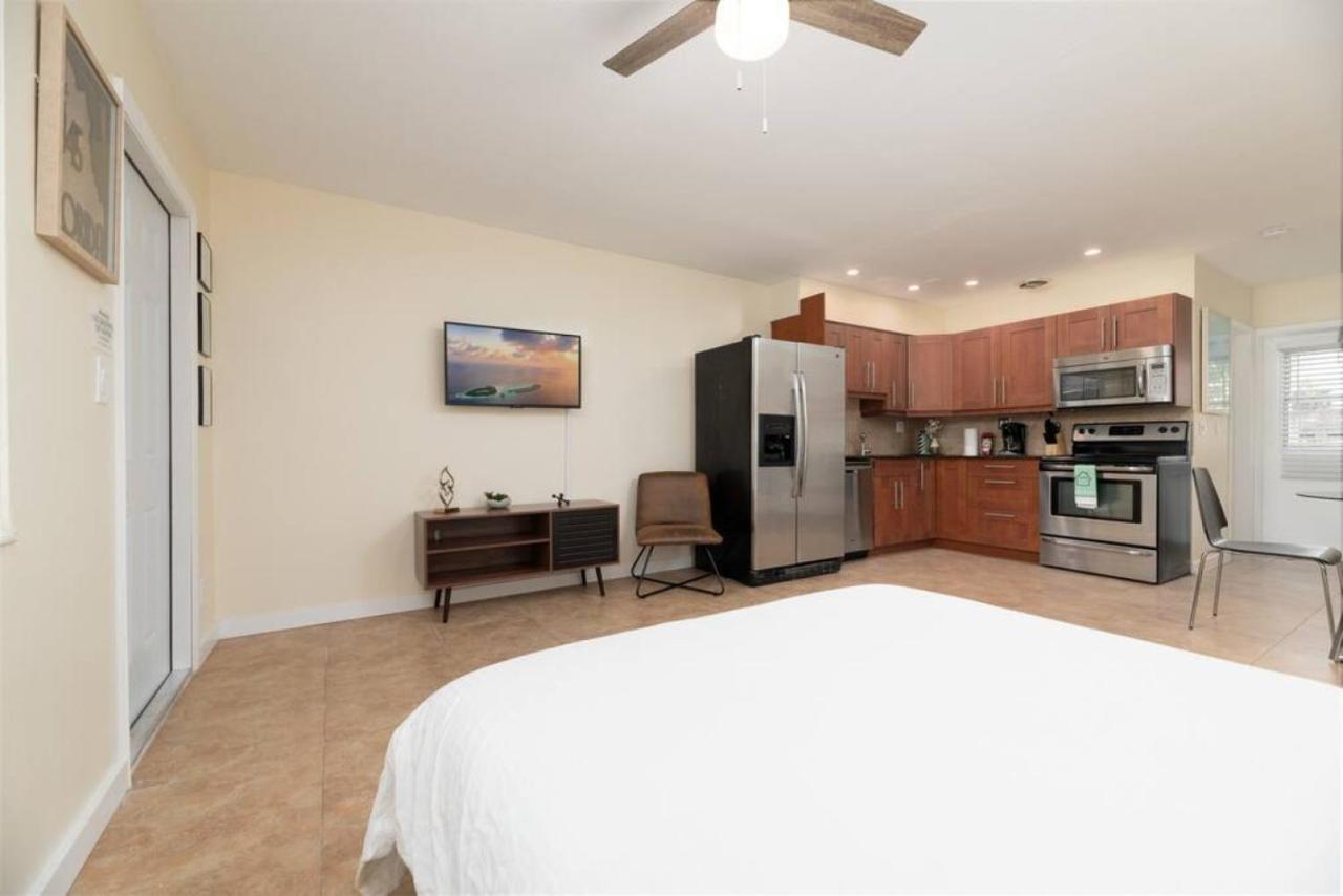 Just Off Wilton Drive Apt 7 Fort Lauderdale Exterior photo